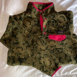 Green Patterned Patagonia Fleece with pink trim